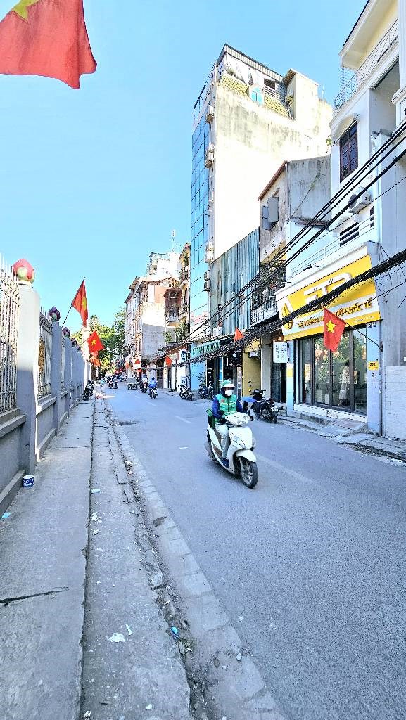 Nhà phố Quan Nhân 73.5m² giá 16.5 tỷ - Mặt tiền 4.5m, thang máy, kinh doanh đỉnh!