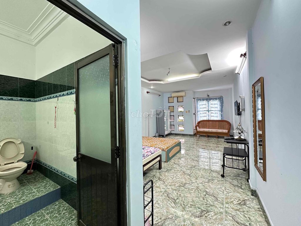 Studio cho thuê tại Phú Nhuận 40m² giá 4.5 triệu - Cửa sổ thoáng mát!