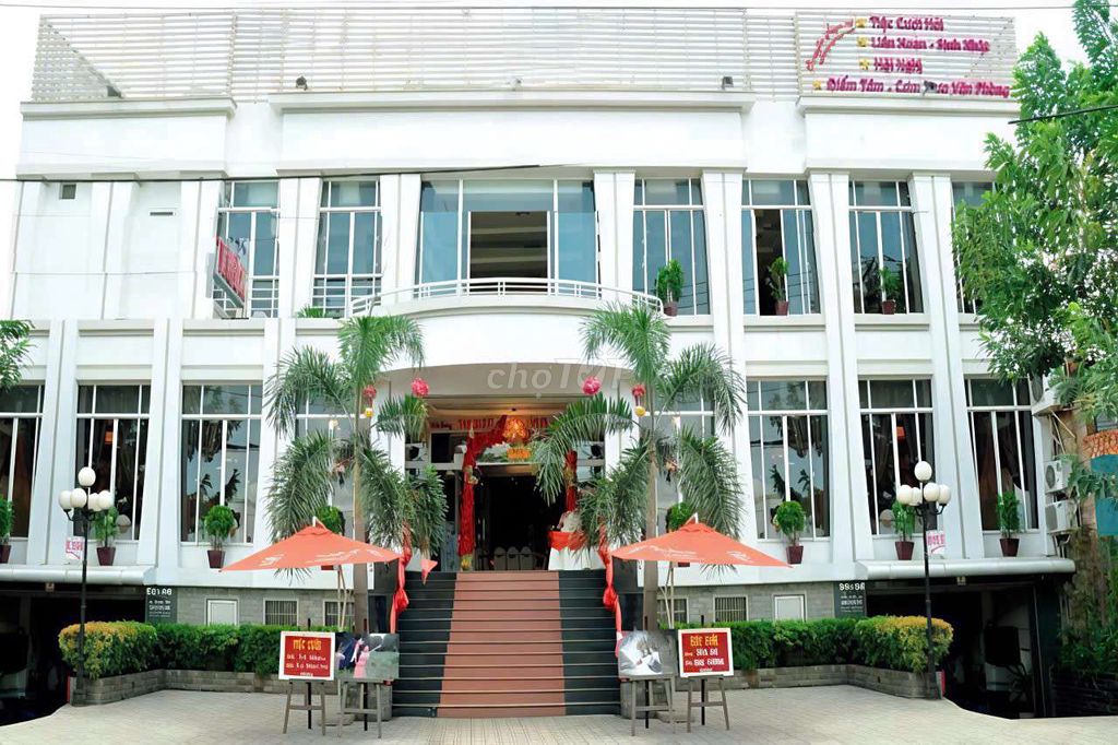 Cho thuê tòa nhà 1.320m² tại Phạm Văn Đồng - Mô hình kinh doanh đa dạng