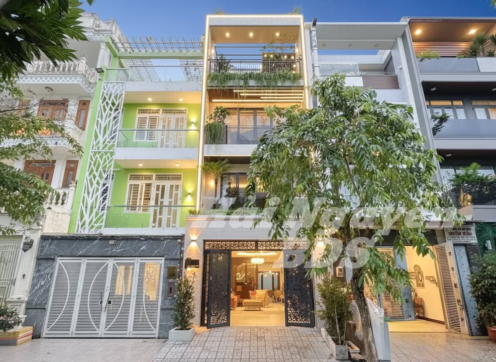 Nhà phố hiện đại KDC Phú Mỹ, quận 7 - 90m² giá 18.9 tỷ - Thiết kế sang trọng, có thang máy!