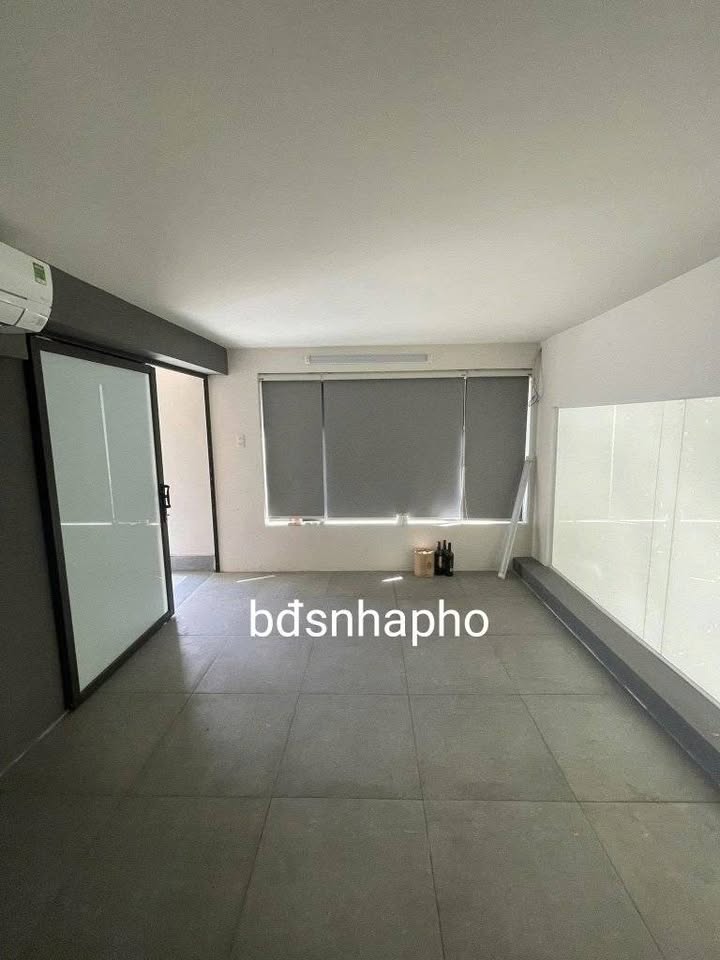 Cho thuê mặt bằng tầng 1 Phan Châu Trinh 40m² giá chỉ 12 triệu - Kinh doanh sầm uất!