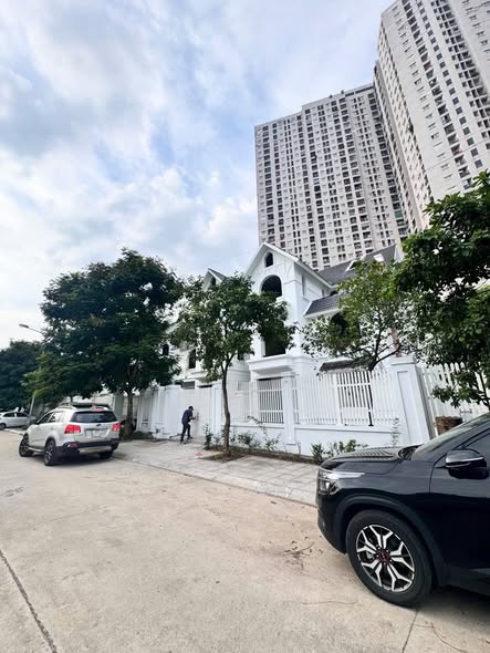 Biệt thự song lập cho thuê tại Khu A Geleximco 300m² - Vị trí đắc địa, giá tốt!