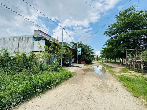 Đất lô góc khu phố Công Chánh Tuy Phước 132m² giá 1.4 tỷ - Vị trí đẹp, xây nhà ở hoặc cho thuê
