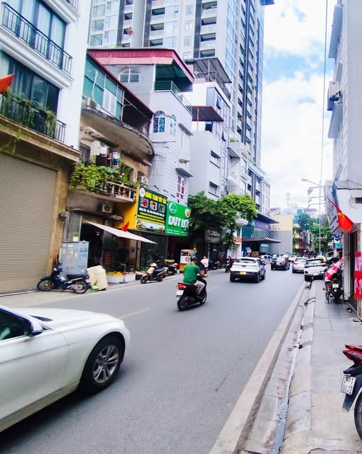 Nhà Lạc Long Quân Tây Hồ 50m² giá 20 tỷ - Vị trí đẹp, sổ đỏ chính chủ!