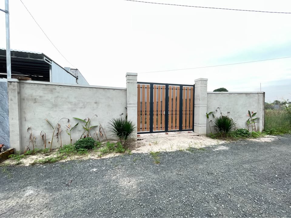 Đất nền 300m² Đất Đỏ - Bà Rịa - Vũng Tàu giá 1.75 tỷ - Gần chợ và biển!