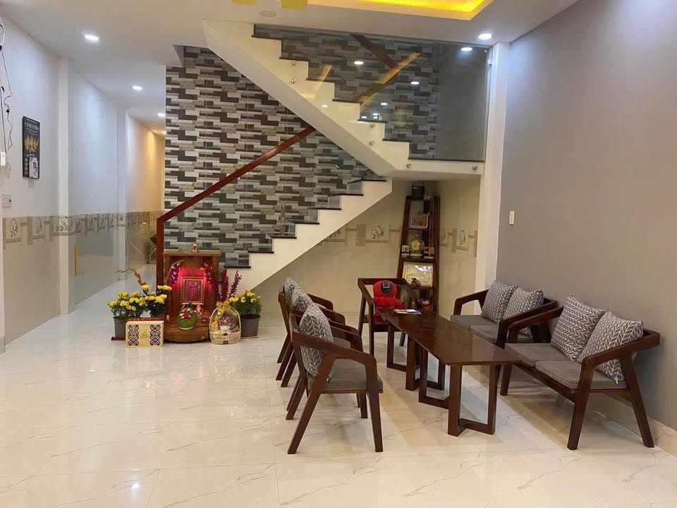 Nhà mặt tiền đường nhựa 6m tại Mỹ Xuyên - 2.1 tỷ, thiết kế sang trọng!