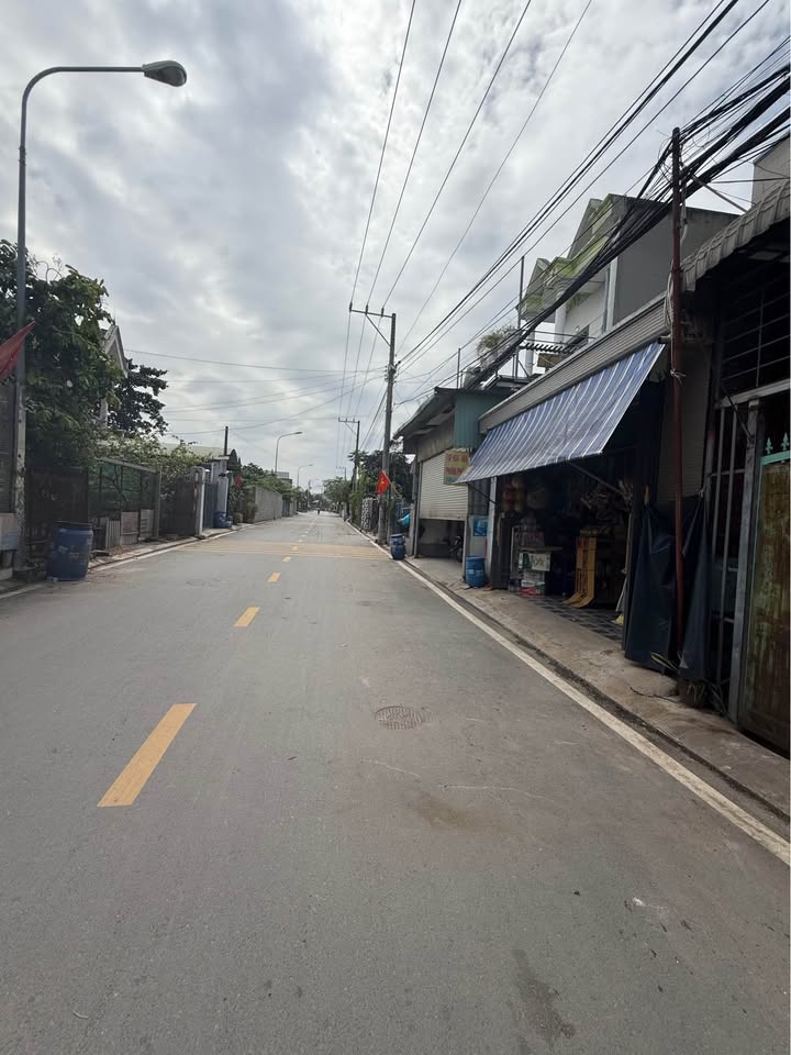 Nhà mặt tiền 100m² Tân Đông Hiệp, Dĩ An giá 4.25 tỷ - Cơ hội đầu tư tốt!