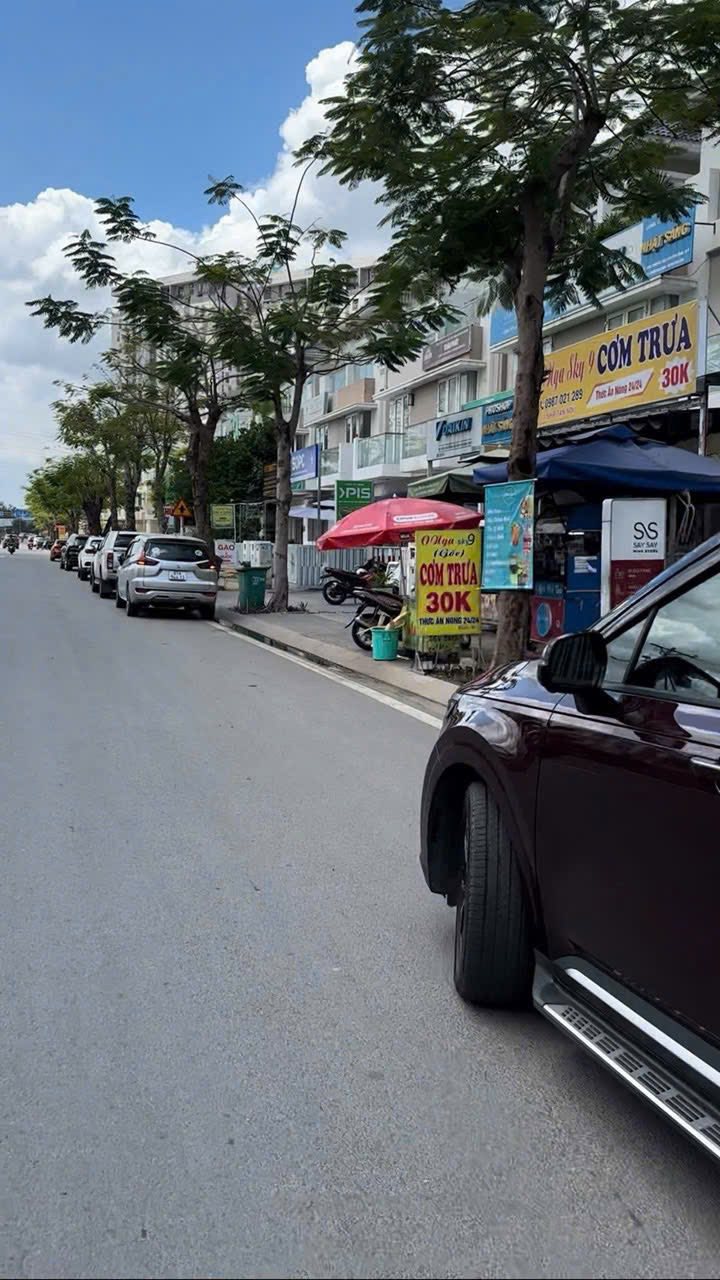 Nhà mặt tiền Liên Phường, Thủ Đức 140m² giá 25.9 tỷ - Đầu tư sinh lời ngay!