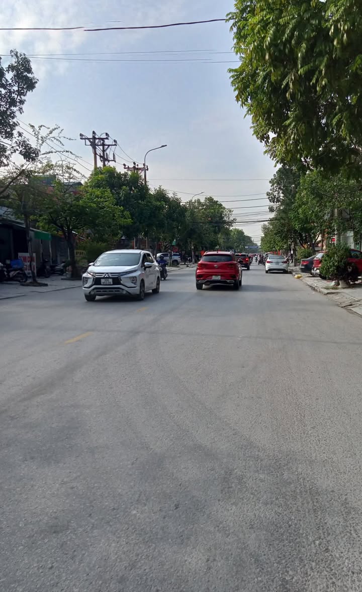 Nhà bán tại phường Đông Sơn, Thanh Hóa 140m² giá 4 tỷ - Sổ hồng chính chủ, vị trí đắc địa!