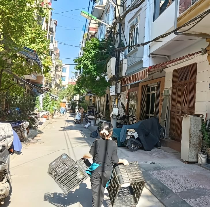 Nhà mặt phố kinh doanh Huỳnh Thúc Kháng 30m² giá 9 tỷ - Vị trí đắc địa, sẵn sàng giao dịch!