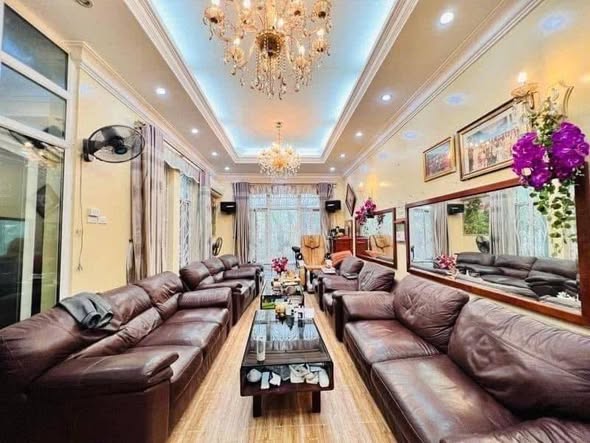 Bán gấp Townhouse Làng Việt Kiều Châu Âu 200m² giá 48 tỷ - Lô góc cực đẹp!