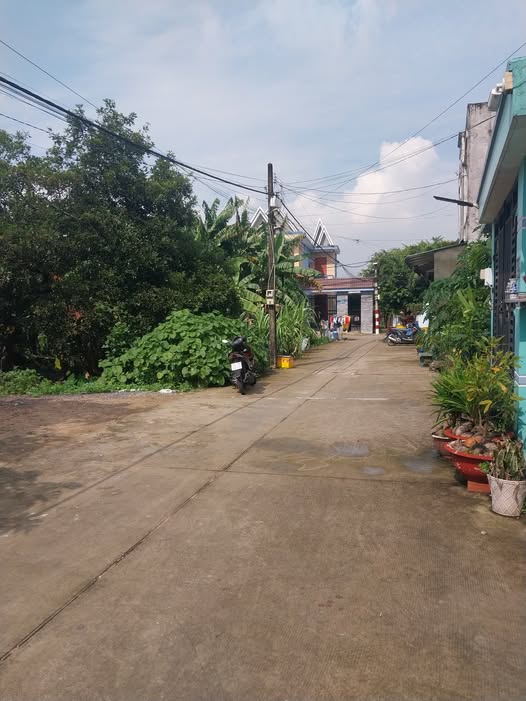 Bán đất 2 mặt tiền hẻm 6m, xã Xuân Thới Sơn, 275m² giá 5.63 tỷ - Đầu tư tuyệt vời!