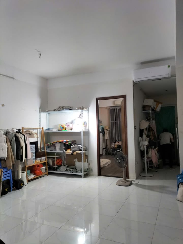 Chung cư Lạc Long Quân Tây Hồ 70m² giá 7.1 tỷ - Sổ hồng chính chủ, nhà 2PN đẹp!