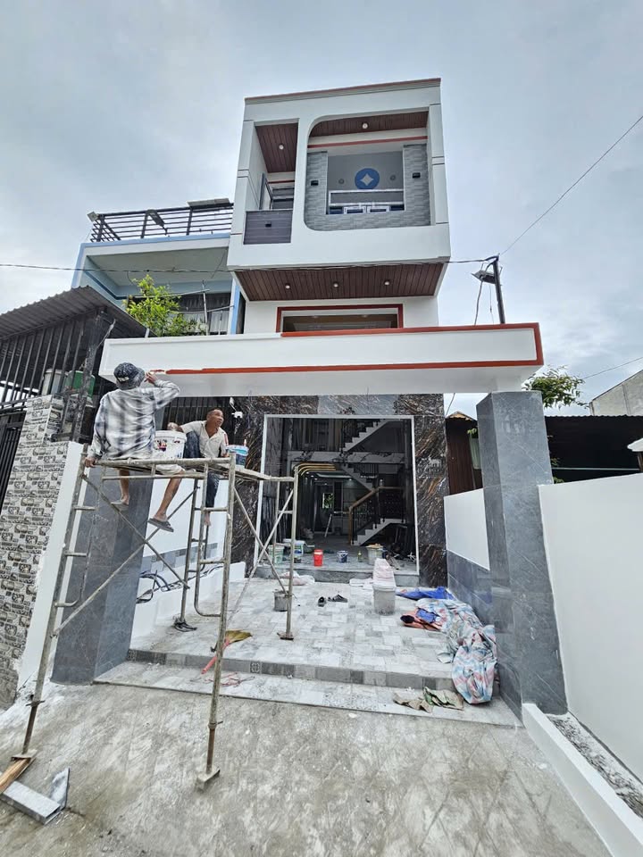 Nhà mới 1 trệt 1 lầu tại Bình Thắng, Dĩ An - Giá 4.1 tỷ, sổ hồng riêng!