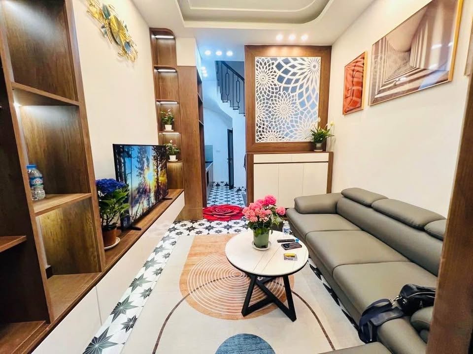 Nhà 5 tầng Văn Miếu 30m² giá 6 tỷ - Vị trí tuyệt vời gần phố!