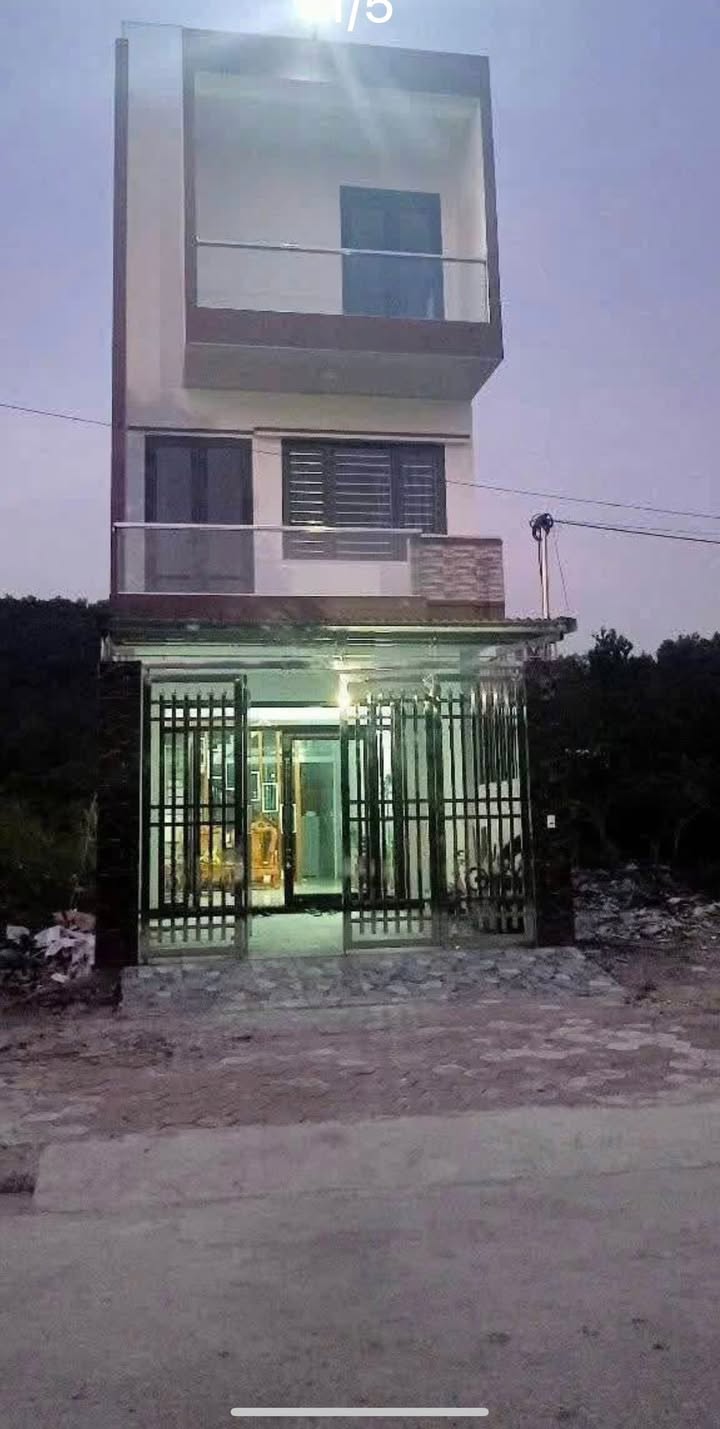 Nhà tái định cư Hạ Long 81m² giá 2 tỷ - Nhà mới xây 2021, ô tô vào tận nhà!