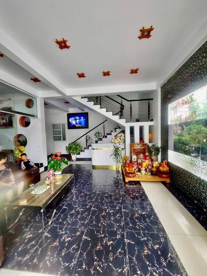 Nhà 2 mặt tiền đẹp tại Khu Yết Kiêu, Hạ Long 153m² giá 13.9 tỷ - Đầu tư sinh lời ngay!