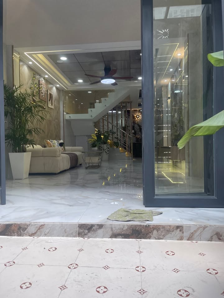 Nhà 4 tầng Hẻm 110 Bà Hom, Quận 6 - Giá 6 tỷ, Đầy đủ tiện nghi!