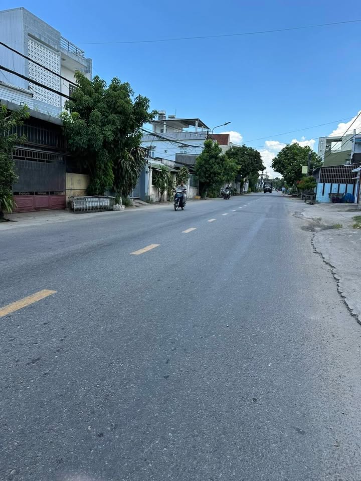 Nhà nguyên căn mặt tiền đường Nguyễn Chí Thanh, Quảng Ngãi - Chỉ 6 triệu/tháng!