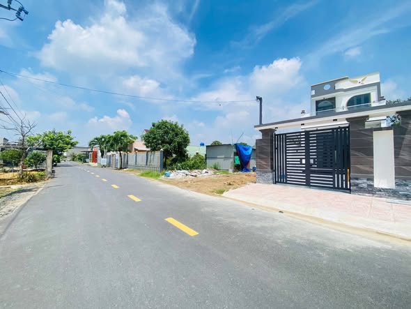 Nhà mới phong cách hiện đại tại Gò Công 150m² giá 2.45 tỷ - Chủ tặng nội thất!