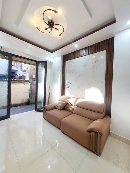 Nhà mới 3 tầng Đình Đông, ICC Quán Mau, 26m² giá 2.15 tỷ - Lô góc độc lập, tiện ích đầy đủ!