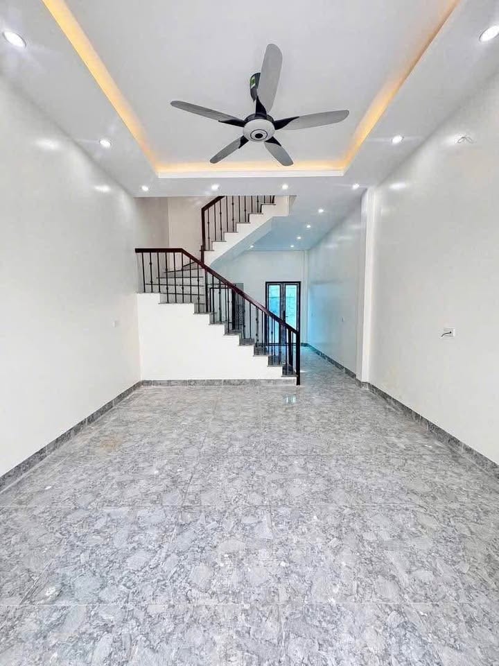 Nhà 3 tầng đường Bùi Bằng Đoàn, 69m² giá 1,9 tỷ - Ô tô vào tận cửa!