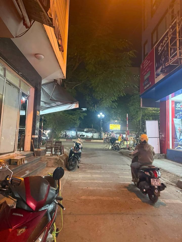 Nhà phố Tân Mai 33m² giá thỏa thuận - Ô tô vào tận nơi!