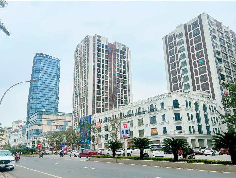 Shophouse cho thuê mặt tiền Quang Trung, Vinh 200m² - Giá ưu đãi, vị trí đắc địa!