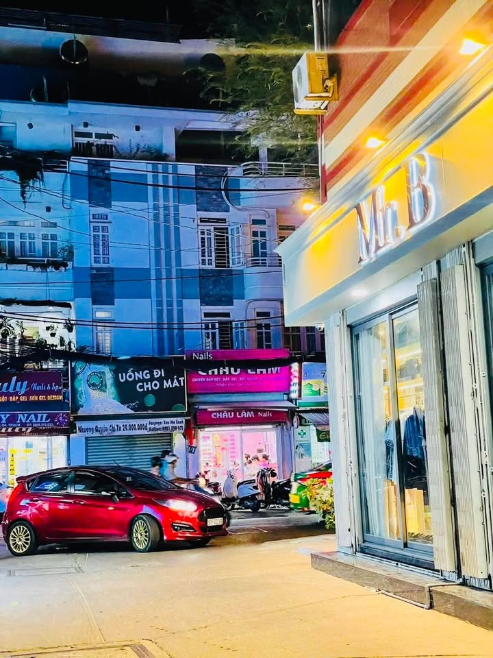 Nhà góc hẻm Nguyễn Khoái, Quận 4, 40m² chỉ 6.3 tỷ - Tiện ích đầy đủ, gần trung tâm!