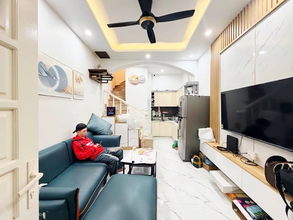 Nhà 5 tầng đẹp tại Minh Khai, Hai Bà Trưng - 22m² giá 5.7 tỷ - Sổ đỏ nở hậu!