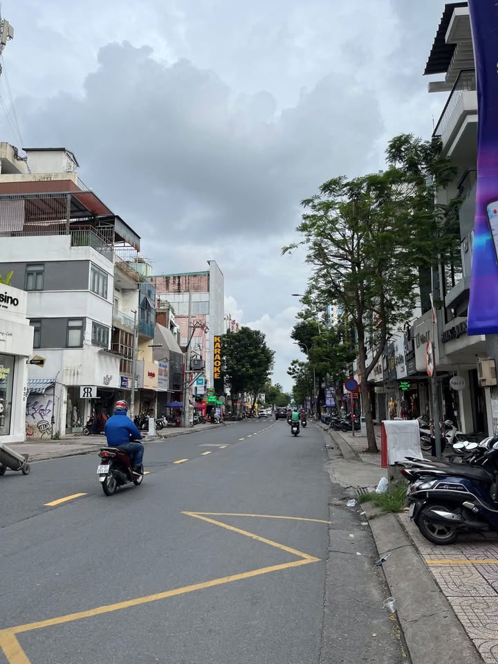 Nhà hẻm xe tải Lê Văn Sỹ quận 10, diện tích 52m² - Kinh doanh sầm uất như mặt tiền!