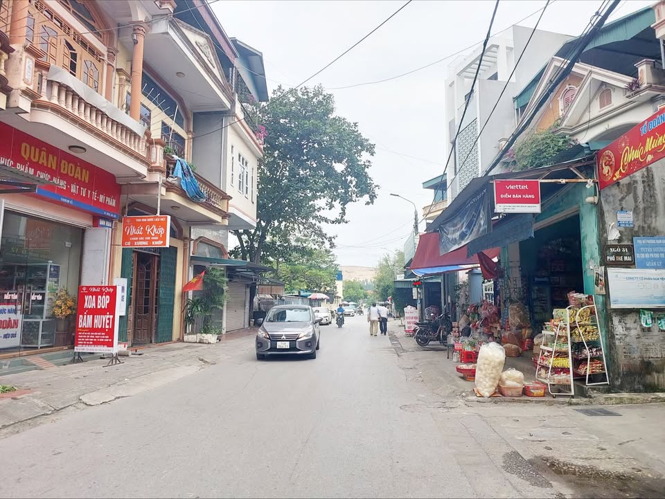 Đất mặt đường Thanh Niên, Uông Bí 181m² giá 2.2 tỷ - Tiềm năng kinh doanh cao!