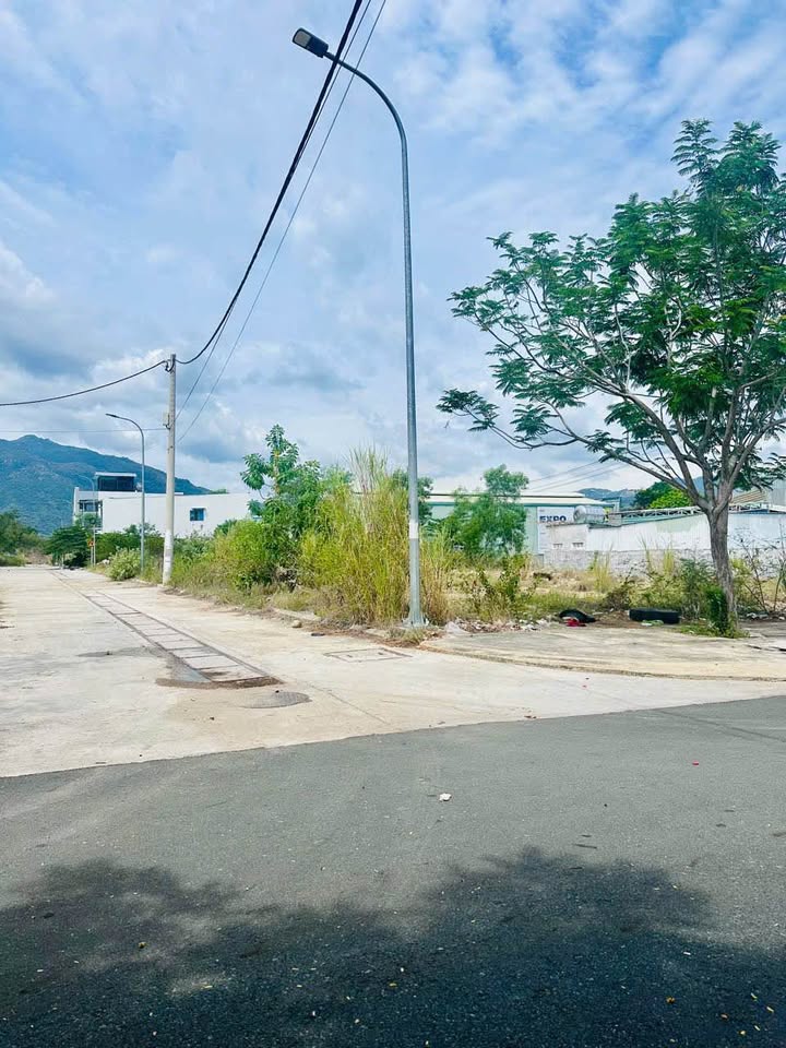 Đất nền góc Khu TDC Hòn Rớ 2, Phước Đồng, Nha Trang 88.9m² giá 5.5 tỷ - Cơ hội đầu tư tuyệt vời!