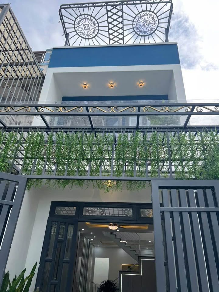 Nhà riêng 2 tầng Hẻm Xe Hơi đường Huỳnh Thị Hai, Quận 12 - Giá 4.85 tỷ, dọn vào ở ngay!