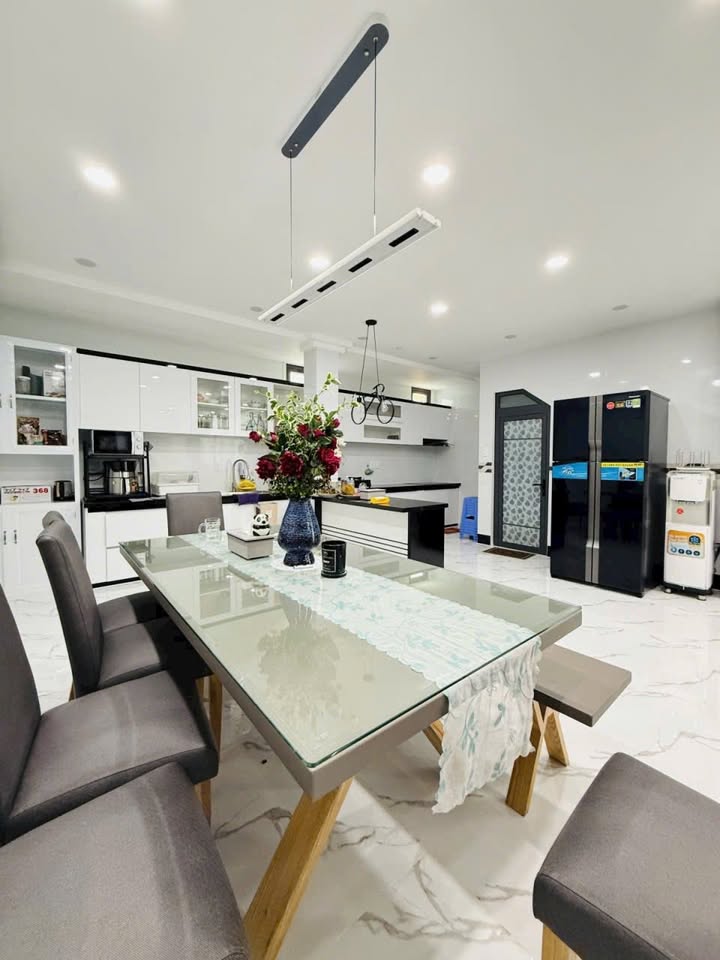 Mặt tiền kinh doanh Ung Văn Khiêm 112m² giá 25 tỷ - Cơ hội vàng cho nhà đầu tư!