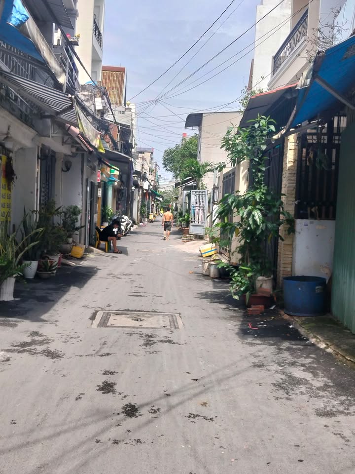 Nhà 3 tầng đường Nguyễn Sỹ Sách, Tân Bình, 56m² chỉ 5 tỷ - Gần chợ và sân bay!