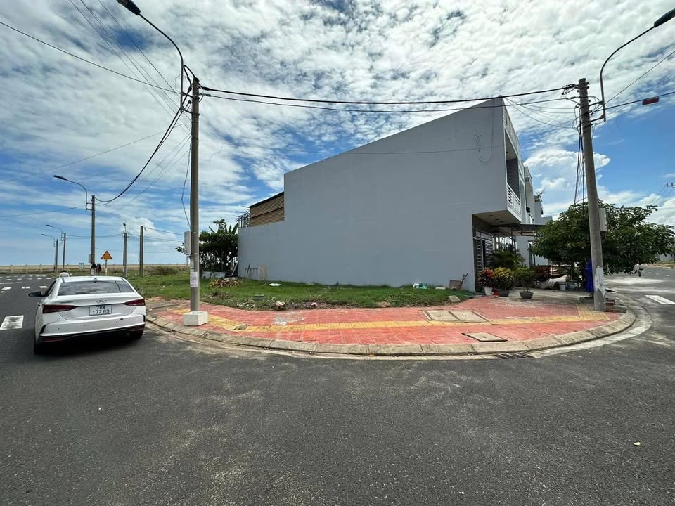 Lô đất góc mặt tiền đường Trần Khánh Dư, Tuy Hòa 133,5m² giá 3,5 tỷ - Cơ hội đầu tư tuyệt vời!