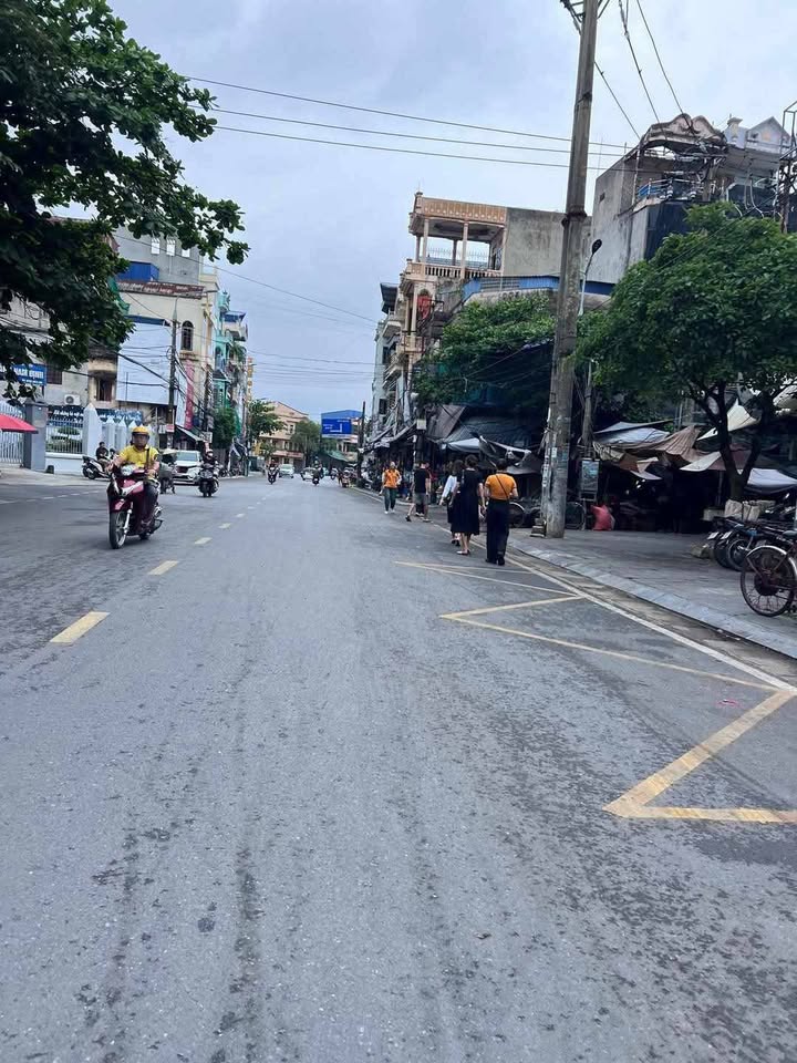 Nhà mặt đường Quang Trung Nam Định 26m² giá 2.6 tỷ - Vị trí đắc địa, thuận tiện kinh doanh!