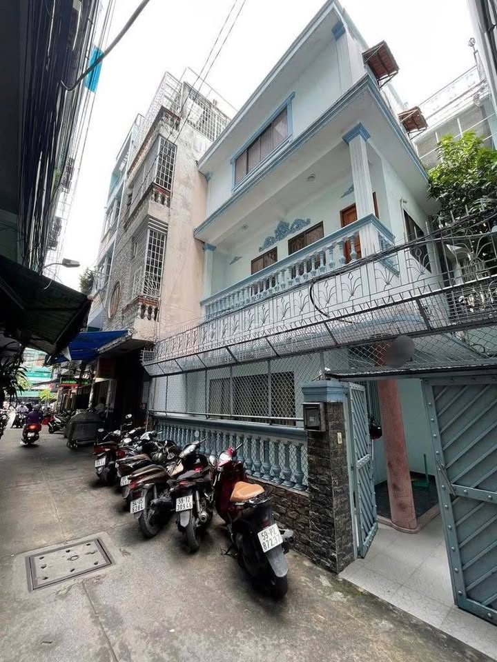 Nhà hẻm xe hơi Hoàng Diệu quận 4 105m² giá 17 tỷ - Kết nối thuận tiện đến trung tâm!