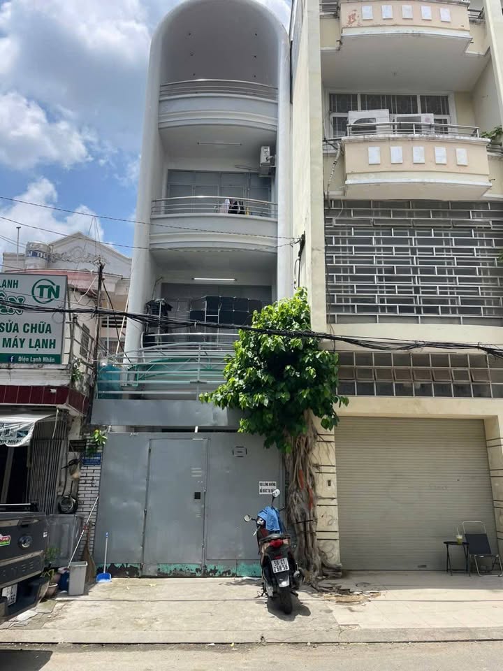 Nhà HXH Nguyễn Tất Thành Quận 4 80m² giá 14.7 tỷ - Đầu tư sinh lời ngay!