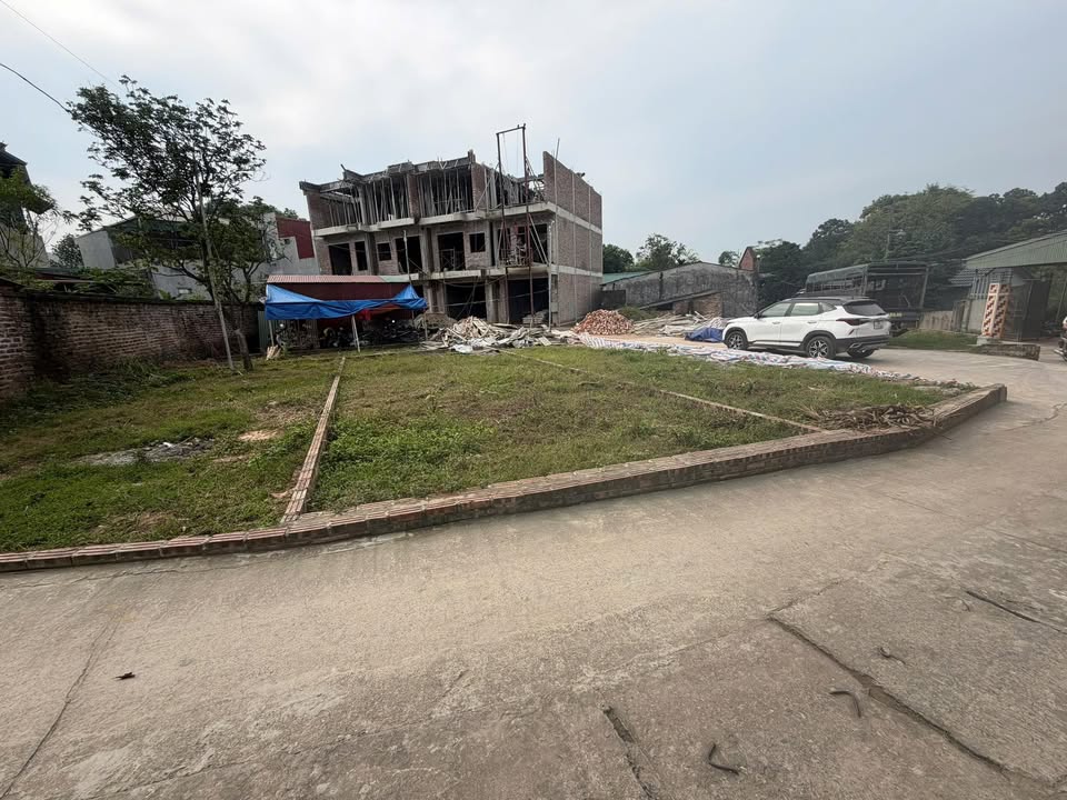 Đất nền trung Hưng Sơn Tây 61m² giá 2.1 tỷ - Vị trí đắc địa, tiện ích đầy đủ!