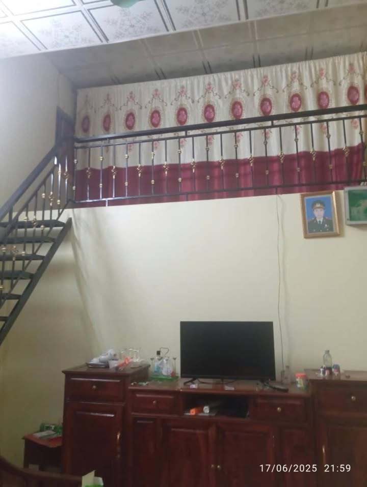 Nhà cấp 4 gác xép Đèo Giang 100m² giá 1.7 tỷ - Sổ đỏ chính chủ!