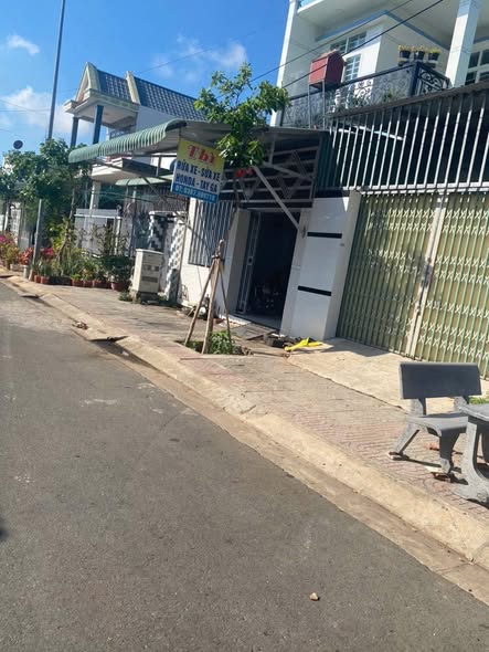 Nhà khu vực Tái định cư 1, Long Sơn 100m² - Phù hợp vừa ở vừa kinh doanh!