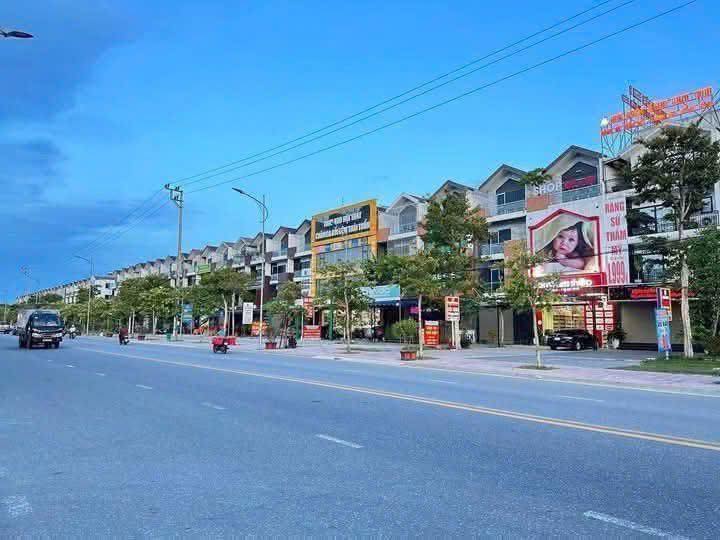 Nhà 4 tầng mặt tiền đường Nguyễn Nghiệm - Khu đô thị Green Park Hà Tĩnh - Giá thỏa thuận