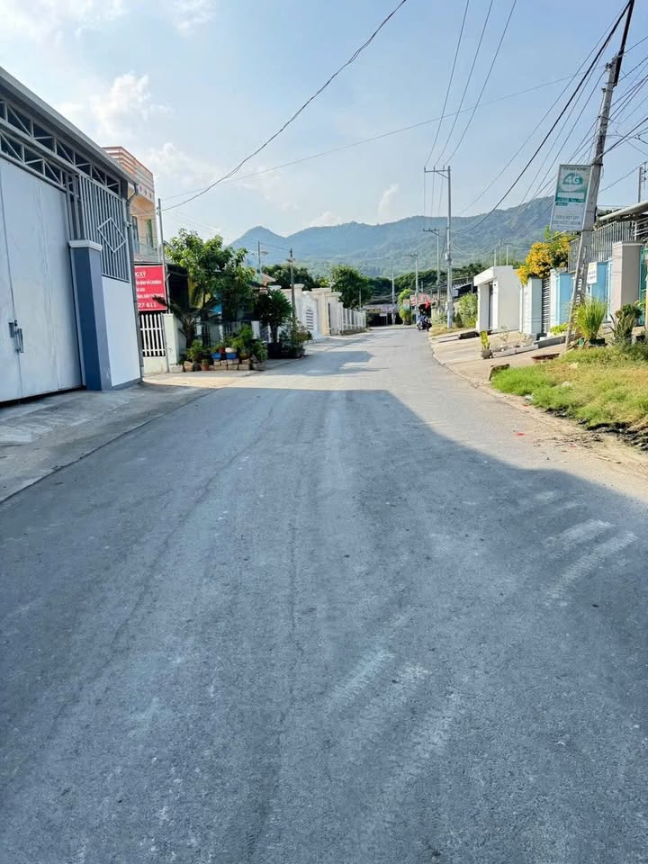 Nhà cấp 4 mặt tiền đường Gà Chỉ Cây Xoài, Cam Phú 331.5m² giá 2 tỷ - Cơ hội đầu tư tuyệt vời!