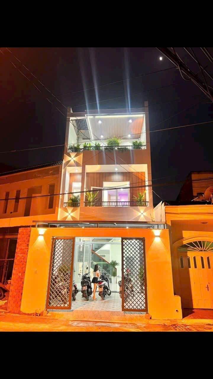 Nhà mặt tiền kinh doanh đường Nguyễn Đức Thiệu, Dĩ An 5m² giá 6.5 tỷ - Đầu tư sinh lời ngay!