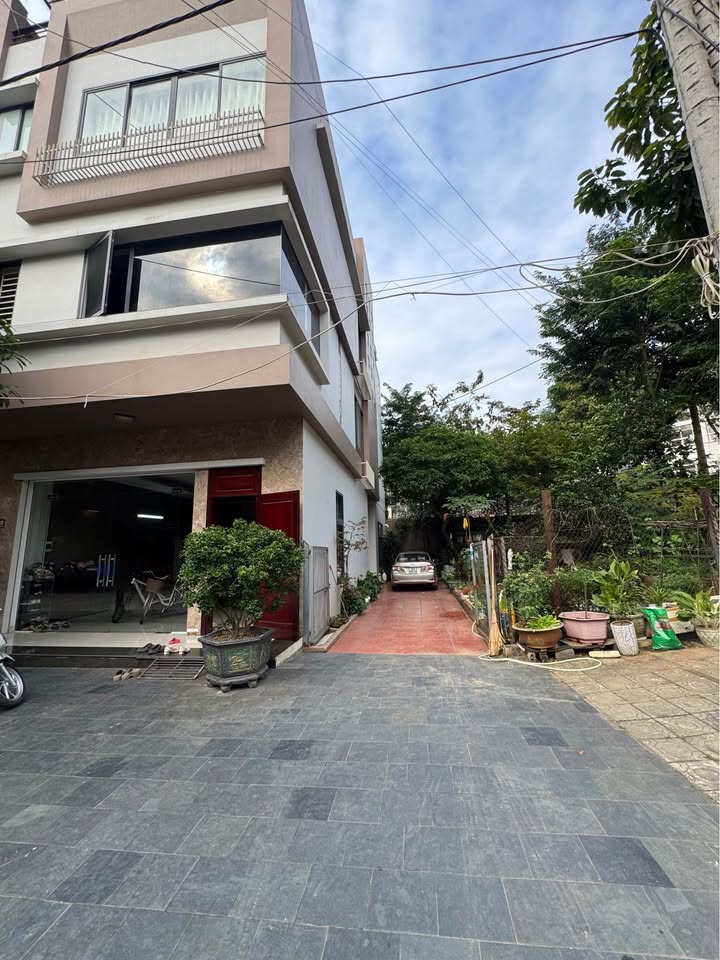 Nhà 3 mặt tiền đường Lê Văn Thiêm, 143m² giá 8.7 tỷ - Không góc chết, thông thoáng!