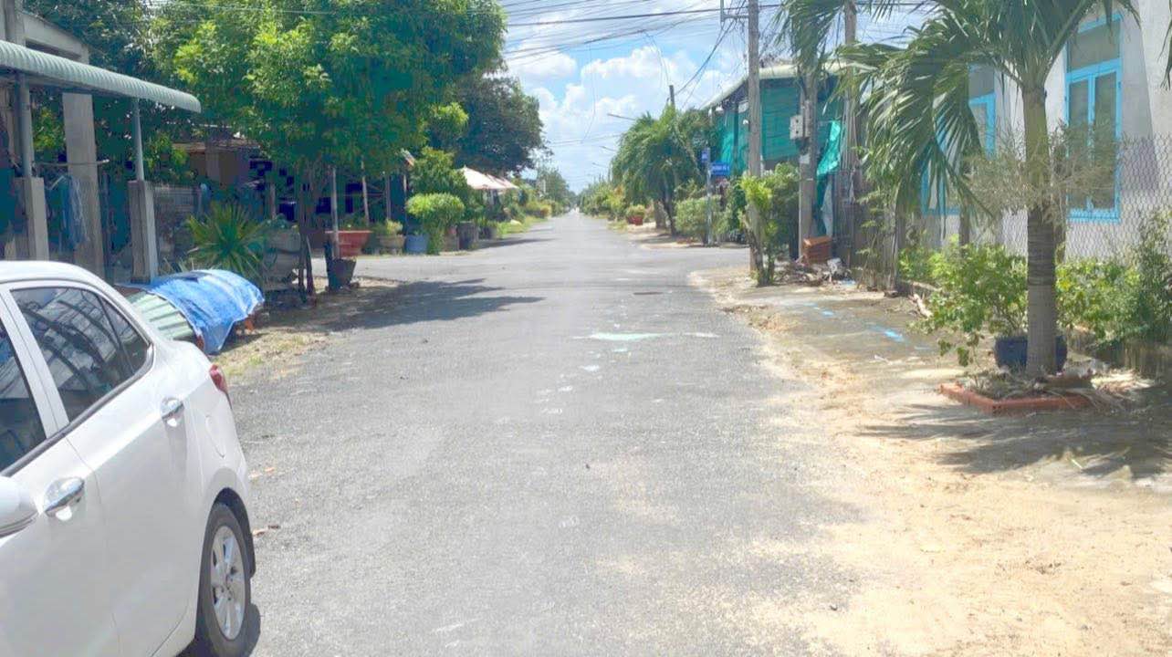 Nhà đất 2 mặt tiền Nguyễn Văn Linh 284.2m² giá 280 triệu - Vị trí đắc địa tại Hòa Thành!