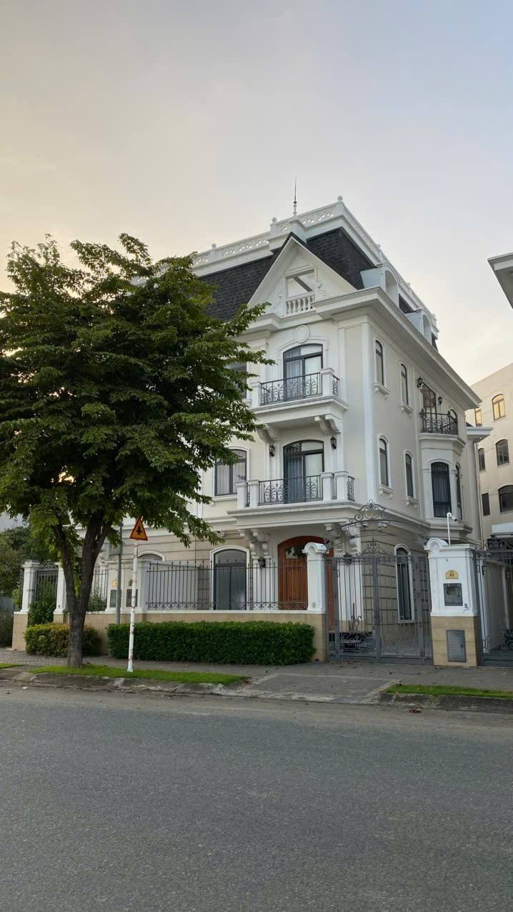 Biệt thự Victoria Quận 2 200m² giá 63 tỷ - Đầu tư sinh lời cao!