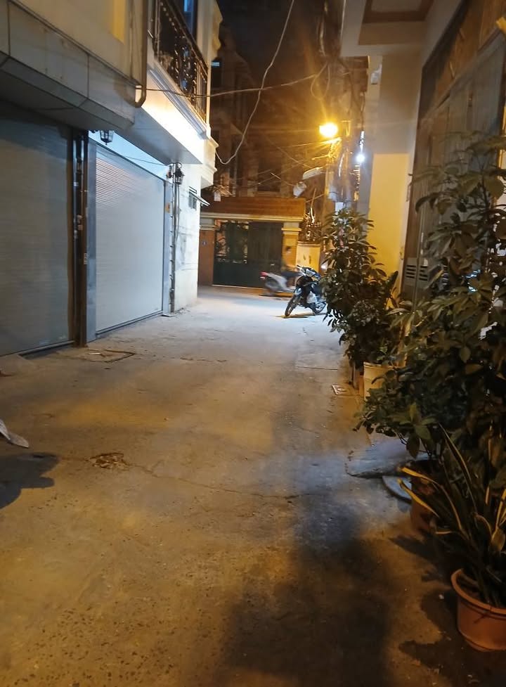 Nhà phố Định Công, Hoàng Mai 50m² giá 15 tỷ - Sổ đỏ chính chủ, thang máy sang trọng!